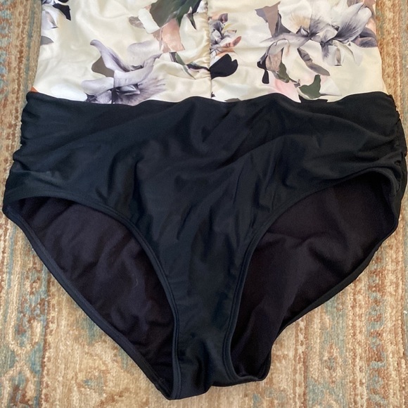 Athleta one piece swimsuit - Picture 3 of 5